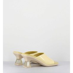 New Garrice Mules En Cuir Vernis Beige Talon Plexi - Synthia Beige Sandals